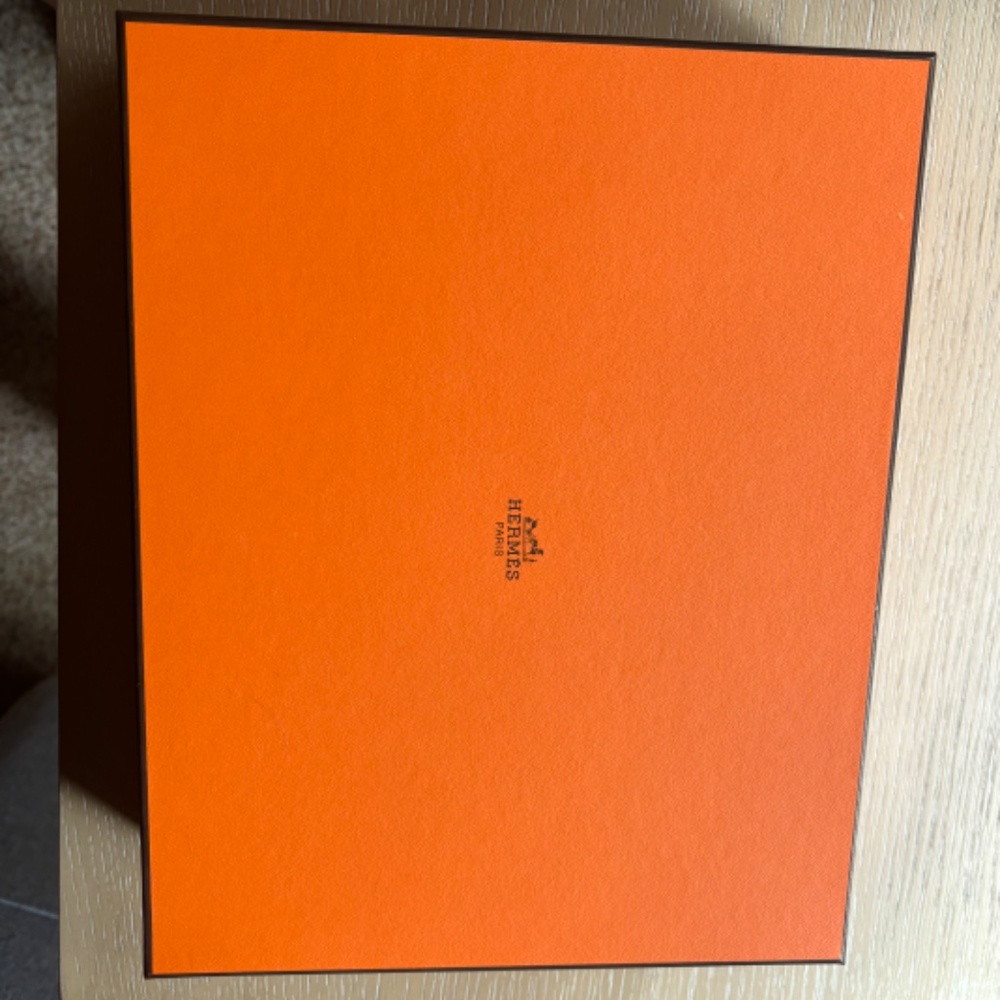 Authentic Hermes shoe box with ribbon - Picture 6 of 6
